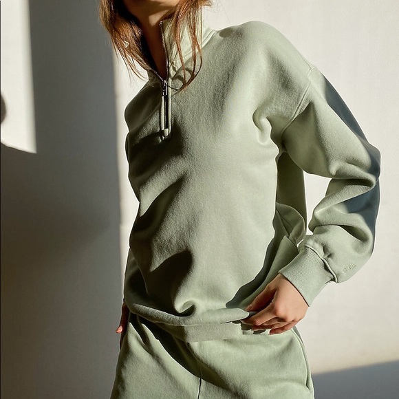 Aritzia Sweaters - Aritzia TNA Boyfriend 1/4 Zip Sweatshirt - size S